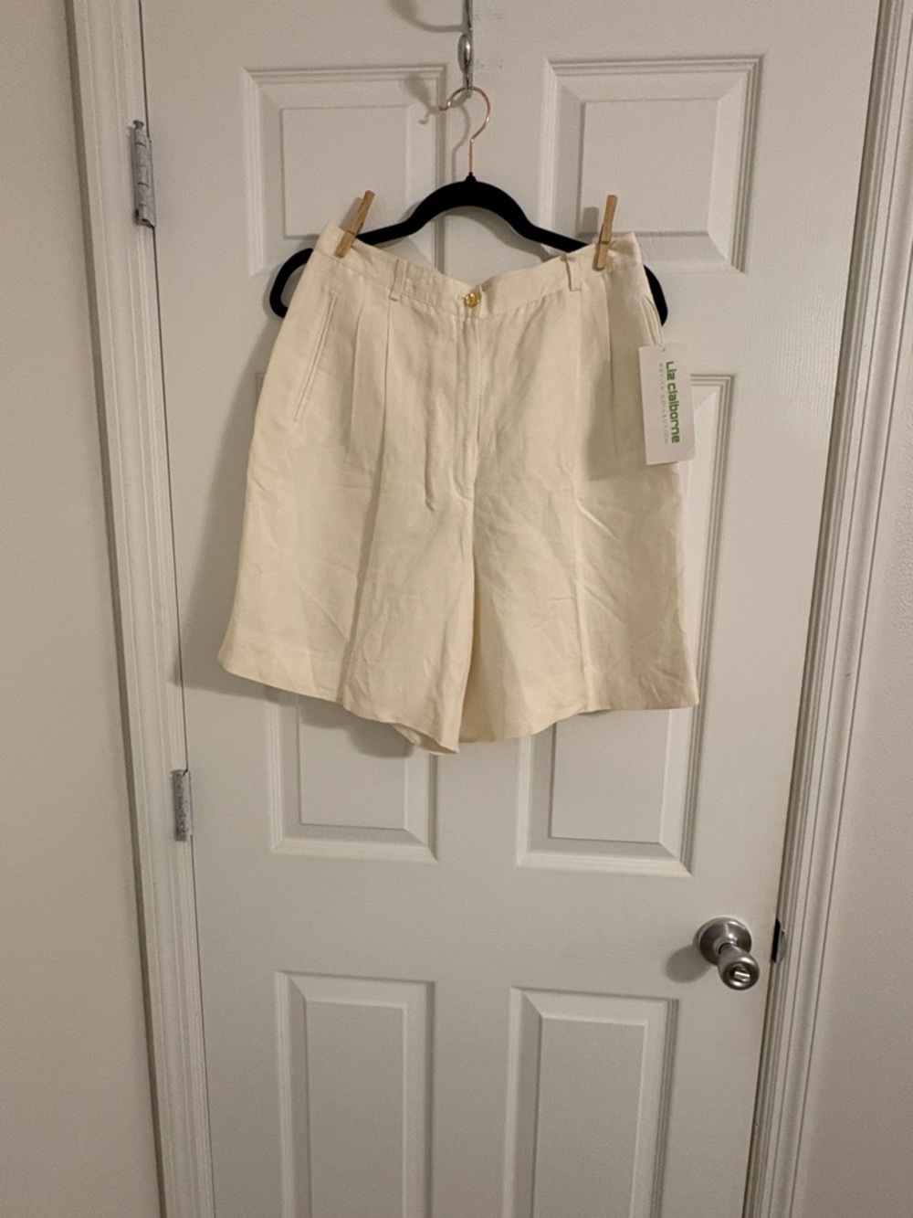Liz Claiborne 90’s Cream Pleated High-Rise Shorts